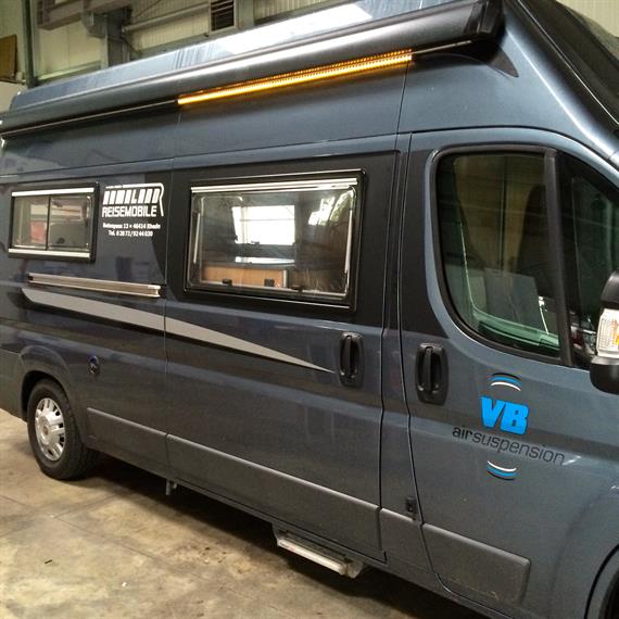 LED Lichtleiste und Regenschutz für den Fiat Ducato Kastenwagen
