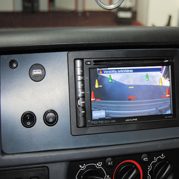 Knaus Sport TI Renault Master mit Spezialeinbau Doppel DIN Alpine Mediacenter