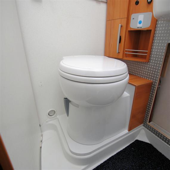 Hymer Reisemobil Umbau der C 200 auf die neue C260 Keramiktoilette